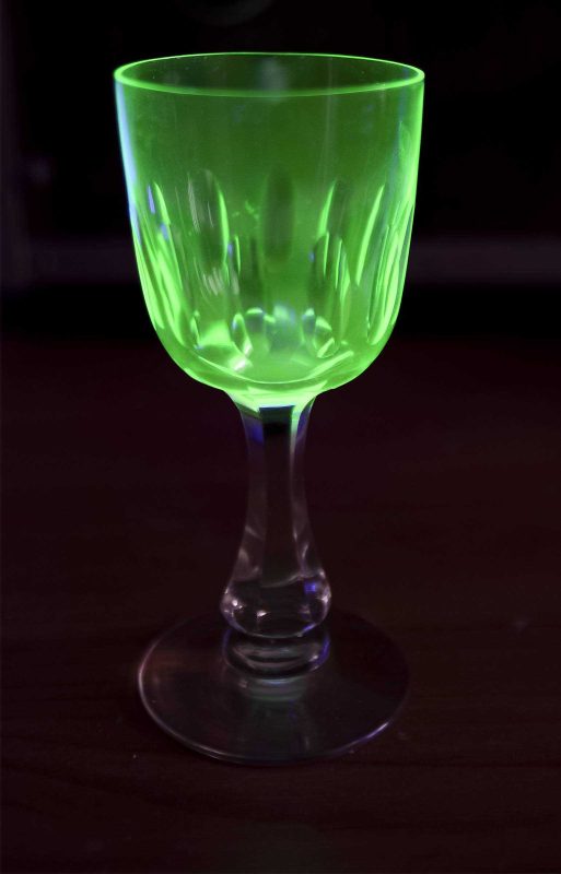 Флуоресценция уранового стекла